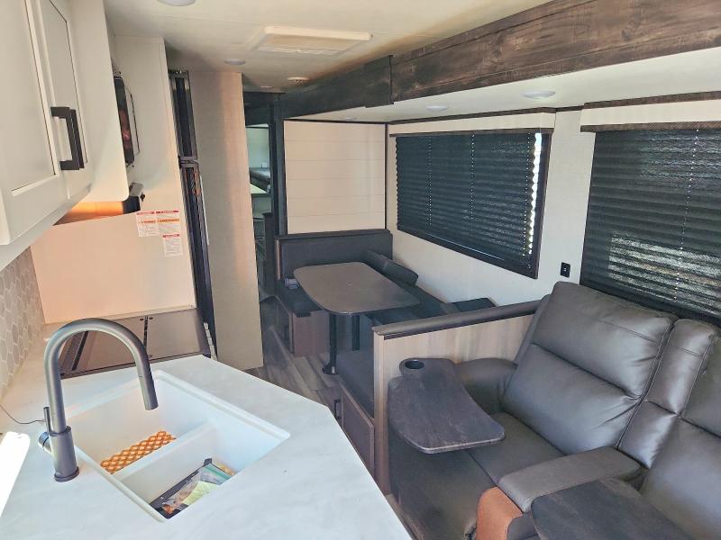 55280236 :رقم المزاد ، 1UJBC0BT2R17T0409 vin ، 2024 Jayflight Recreational Vehicle (rv) مزاد بيع