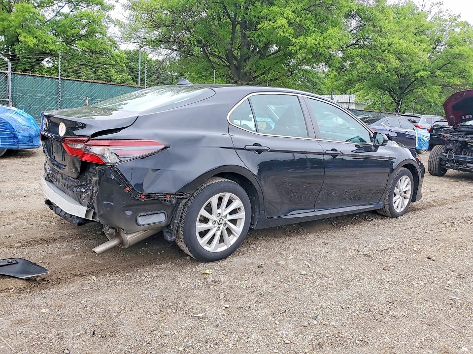 54490566 :رقم المزاد ، 4T1C11AK3MU482697 vin ، 2021 Toyota Camry مزاد بيع