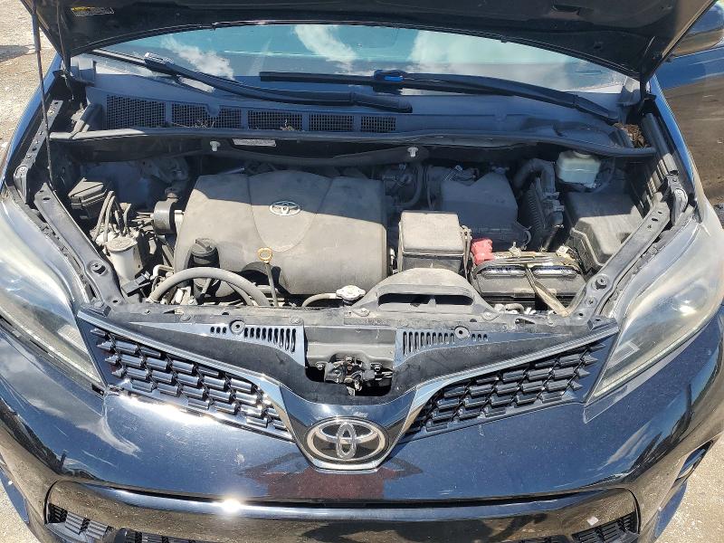 55246076 :رقم المزاد ، 5TDXZ3DC7JS949294 vin ، 2018 Toyota Sienna مزاد بيع