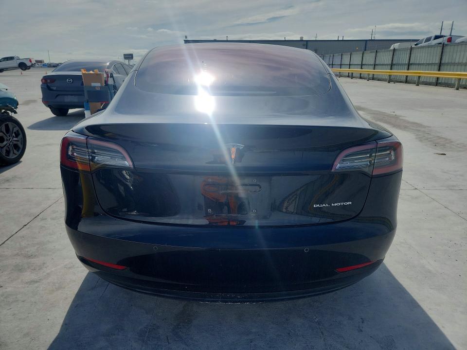 52733126 :رقم المزاد ، 5YJ3E1EB1JF178534 vin ، 2018 Tesla Model 3 مزاد بيع