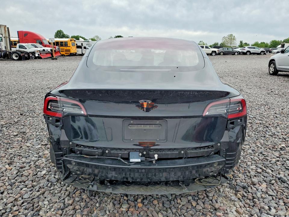 55230916 :رقم المزاد ، 5YJ3E1EB3JF183704 vin ، 2018 Tesla Model 3 مزاد بيع