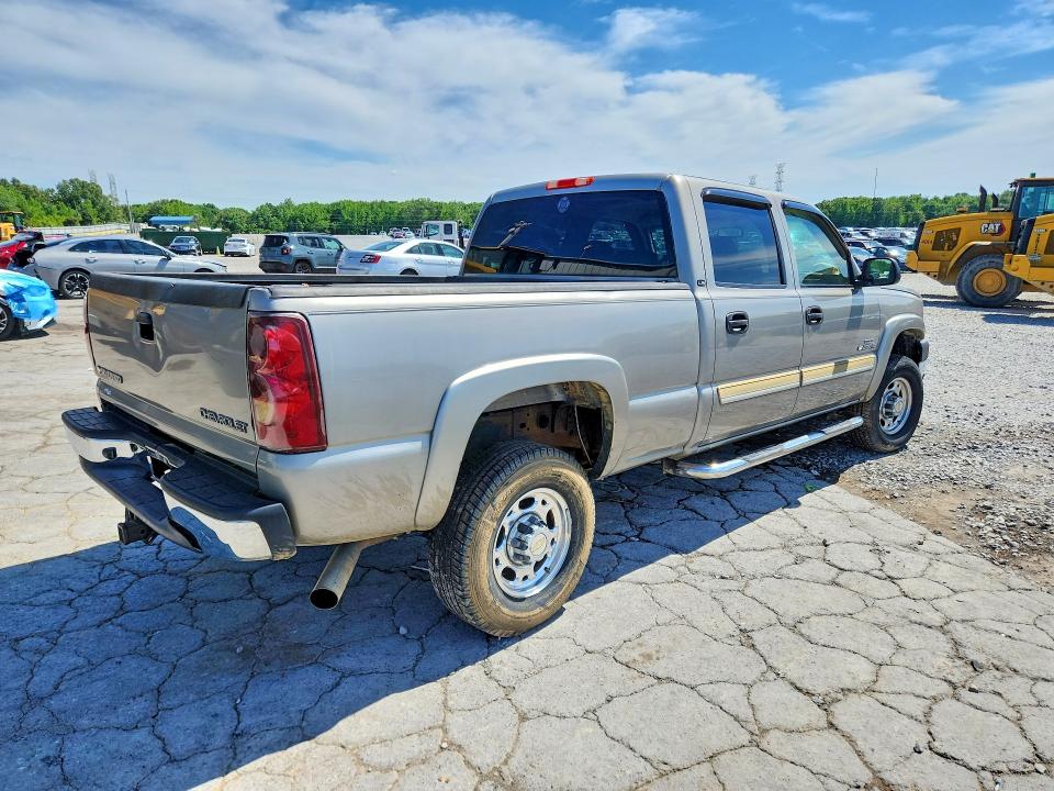 51840466 :رقم المزاد ، 1GCHC23173F158542 vin ، 2003 Chevrolet Silverado مزاد بيع