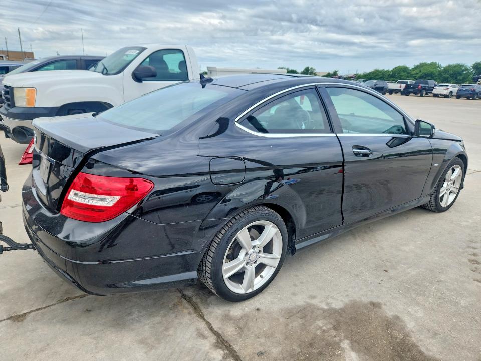 Продаж на аукціоні авто 2012 Mercedes-benz C, vin: WDDGJ4HBXCF875957, номер лоту: 52175616