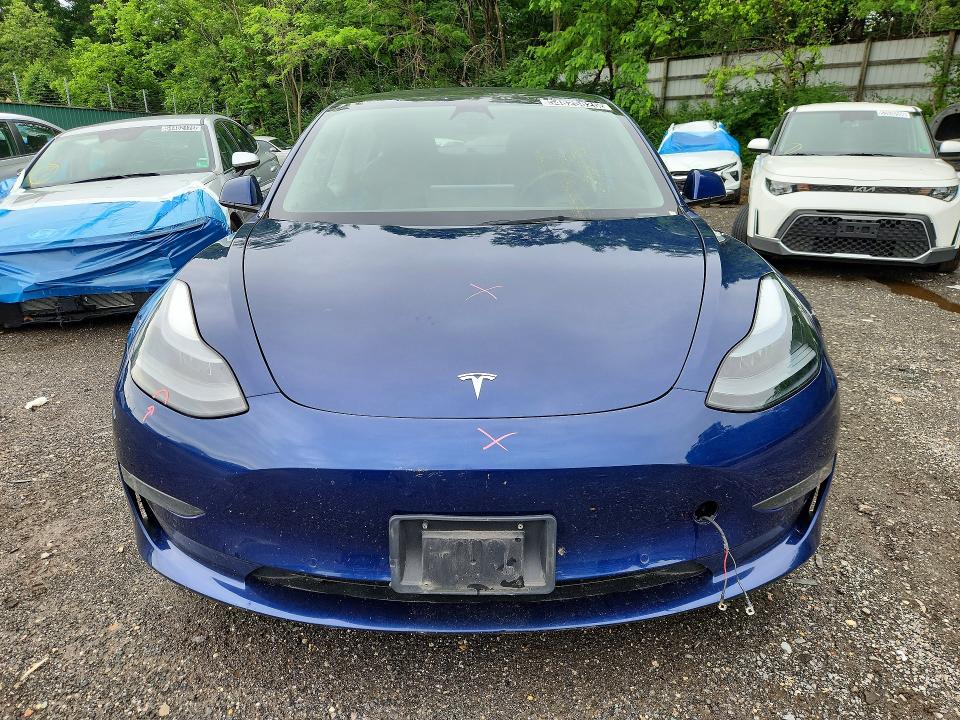 54825826 :رقم المزاد ، 5YJ3E1EA3NF370499 vin ، 2022 Tesla Model 3 مزاد بيع