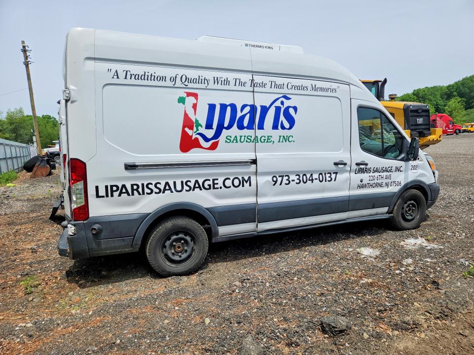 54674146 :رقم المزاد ، 1FTNR2XV3FKA08552 vin ، 2015 Ford Transit مزاد بيع