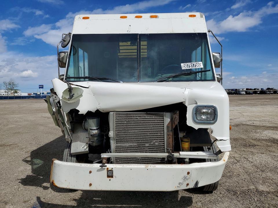 50791756 :رقم المزاد ، 4UZAANBW56CW23388 vin ، 2006 Freightliner Chassis مزاد بيع