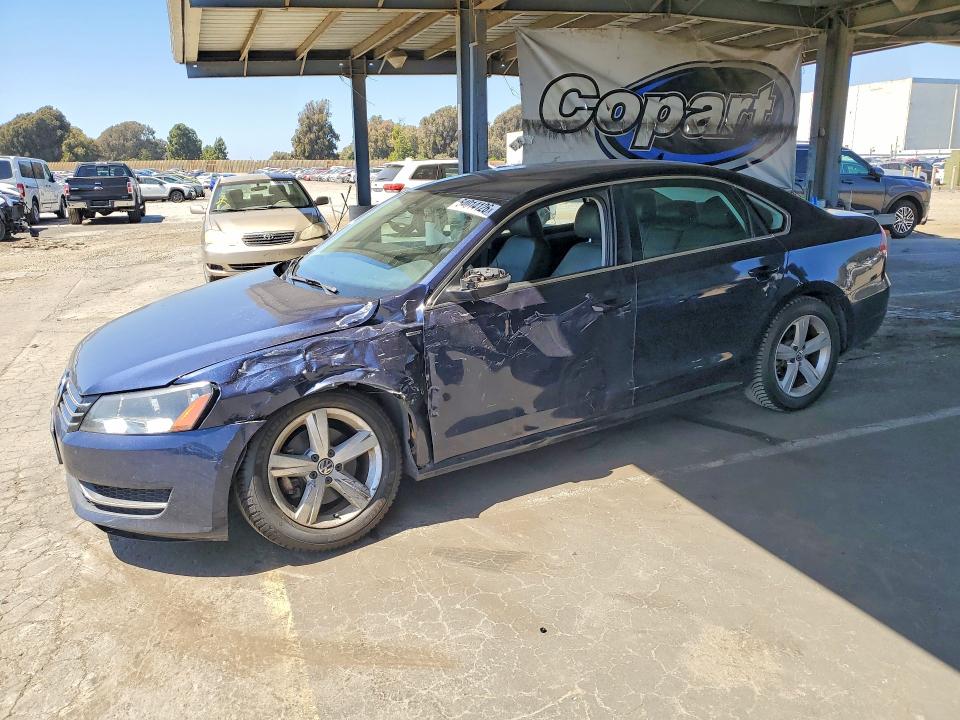 54014126 :رقم المزاد ، 1VWAT7A3XEC043681 vin ، 2014 Volkswagen Passat مزاد بيع