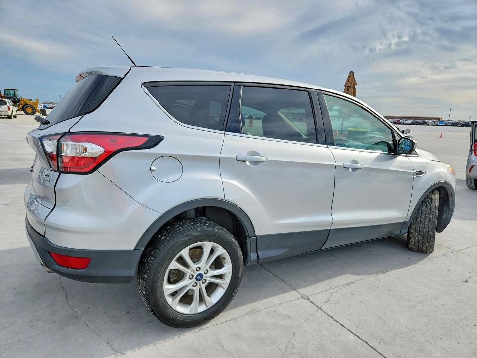 52821576 :رقم المزاد ، 1FMCU0G90HUE16362 vin ، 2017 Ford Escape مزاد بيع