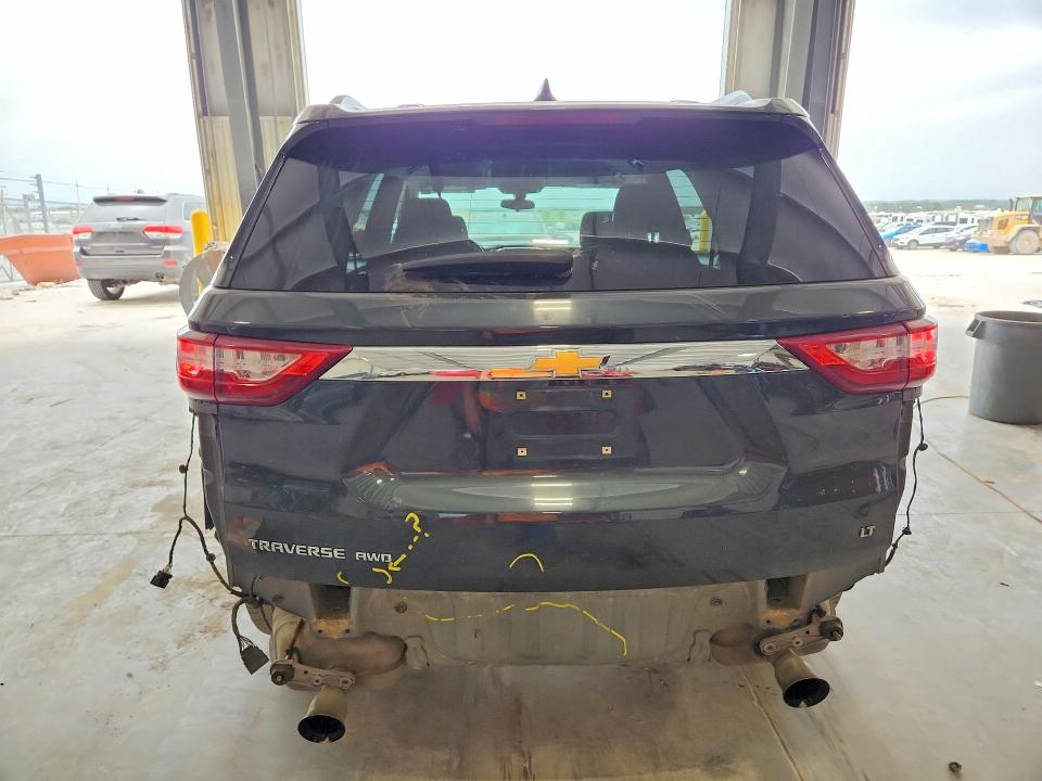 Продаж на аукціоні авто 2018 Chevrolet Traverse, vin: 1GNEVGKW2JJ228568, номер лоту: 54828606