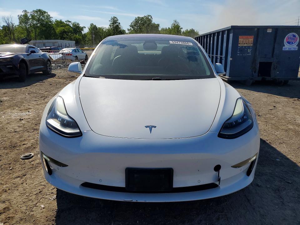 53473866 :رقم المزاد ، 5YJ3E1EA5JF015733 vin ، 2018 Tesla Model 3 مزاد بيع