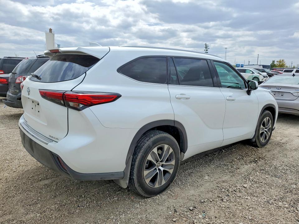 Продажа на аукционе авто 2022 Toyota Highlander, vin: 5TDGZRBHXNS561502, номер лота: 52427546