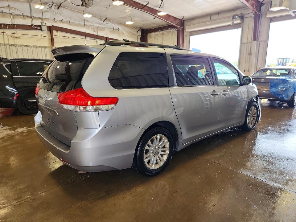 53902066 :رقم المزاد ، 5TDYK3DC3CS240745 vin ، 2012 Toyota Sienna مزاد بيع
