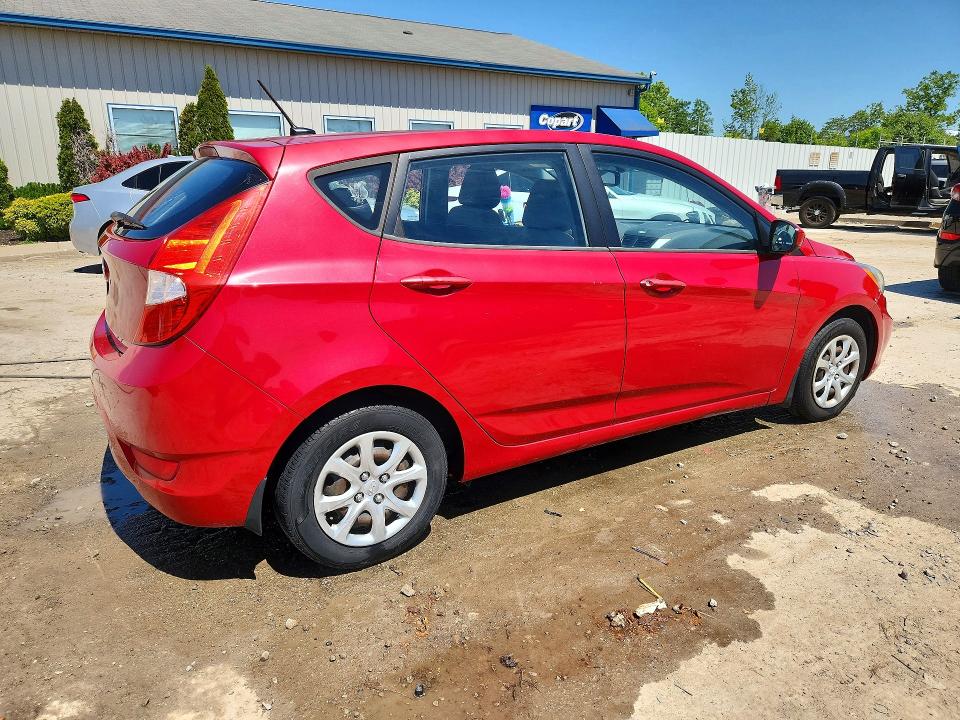 53415036 :رقم المزاد ، KMHCT5AE7DU093184 vin ، 2013 Hyundai Accent مزاد بيع