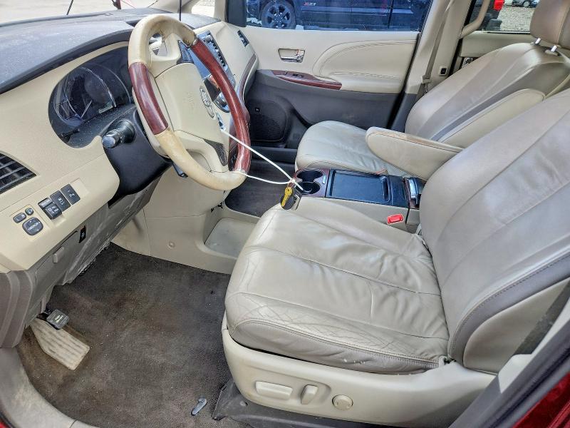 52883686 :رقم المزاد ، 5TDDK3DC0BS002008 vin ، 2011 Toyota Sienna مزاد بيع