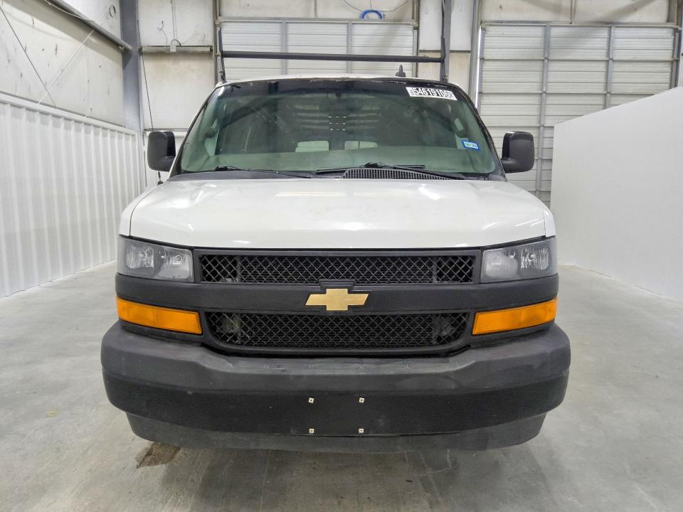54619106 :رقم المزاد ، 1GCWGBFP0L1135421 vin ، 2020 Chevrolet Express G2500 مزاد بيع