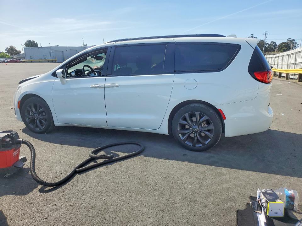 Продаж на аукціоні авто 2020 Chrysler Pacifica, vin: 2C4RC1FG7LR192858, номер лоту: 51968676