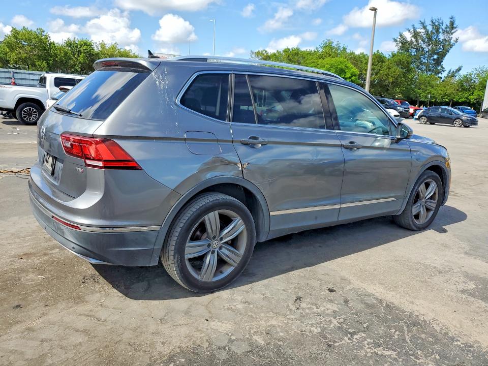 54770616 :رقم المزاد ، 3VV5B7AX8JM103574 vin ، 2018 Volkswagen Tiguan مزاد بيع