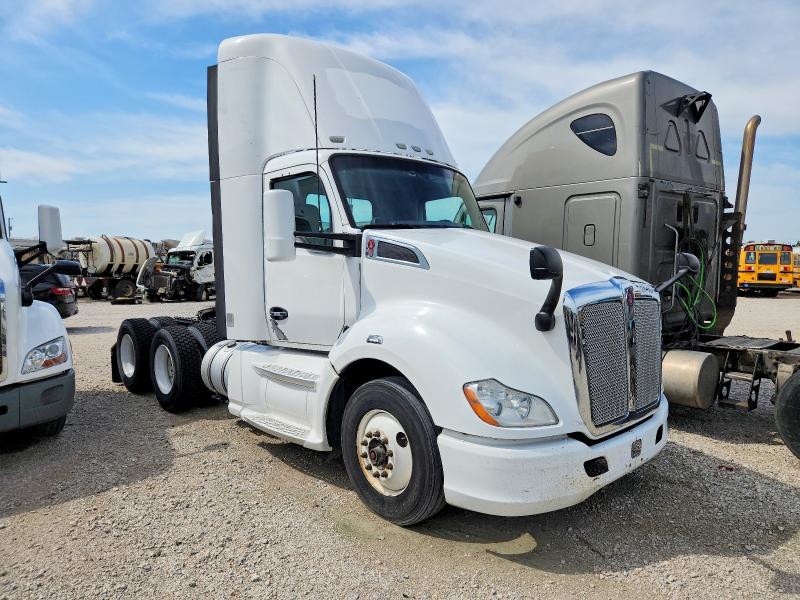 53844926 :رقم المزاد ، 1XKYD49X8FJ443566 vin ، 2015 Kenworth T680 مزاد بيع