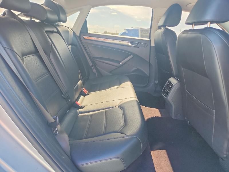 54456726 :رقم المزاد ، 1VWBA7A32JC043775 vin ، 2018 Volkswagen Passat مزاد بيع