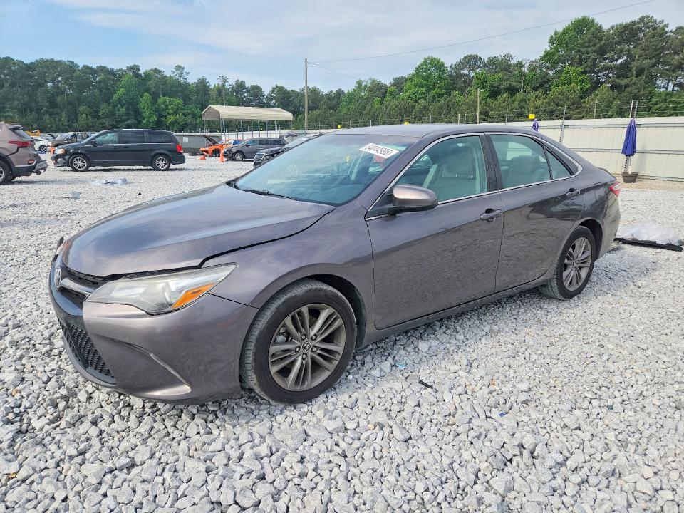 54044996 :رقم المزاد ، 4T1BF1FK6FU075823 vin ، 2015 Toyota Camry مزاد بيع