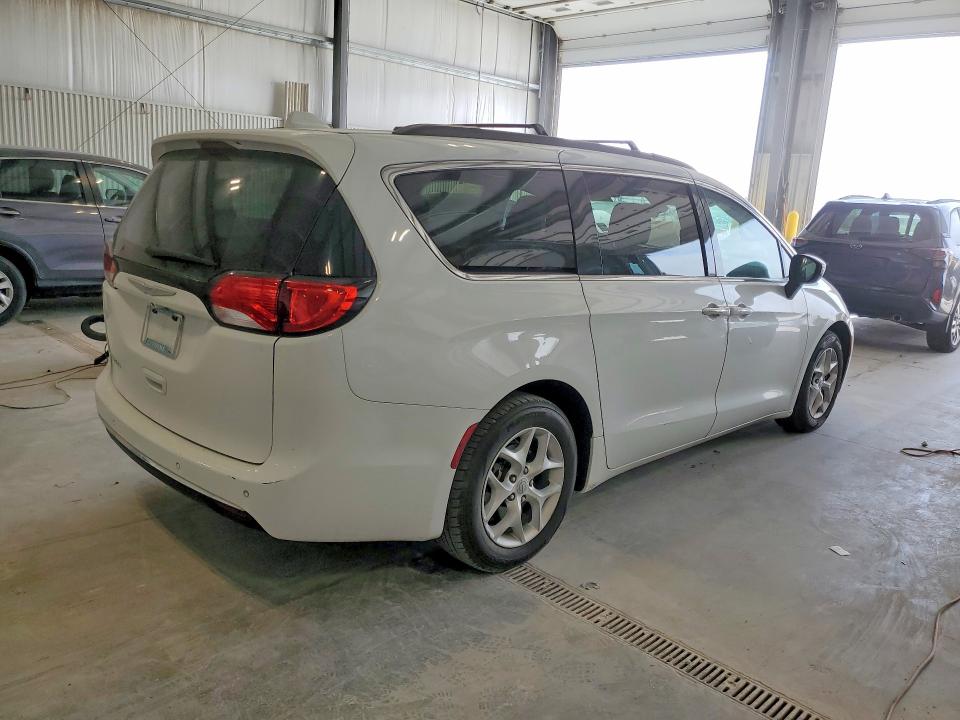 53708466 :رقم المزاد ، 2C4RC1BG5HR768380 vin ، 2017 Chrysler Pacifica مزاد بيع