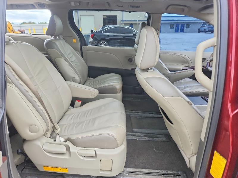 52883686 :رقم المزاد ، 5TDDK3DC0BS002008 vin ، 2011 Toyota Sienna مزاد بيع