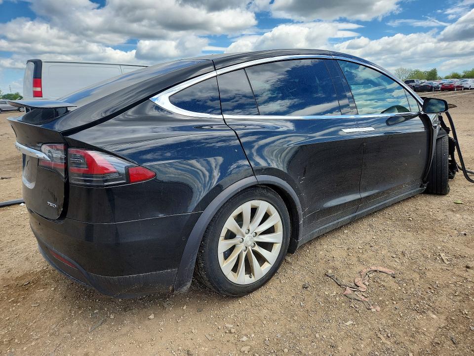 52667776 :رقم المزاد ، 5YJXCAE20JF120762 vin ، 2018 Tesla Model X مزاد بيع