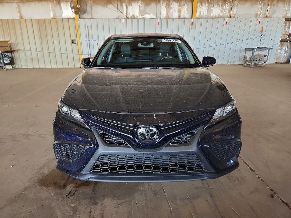 54651116 :رقم المزاد ، 4T1S11AK0MU613886 vin ، 2021 Toyota Camry مزاد بيع