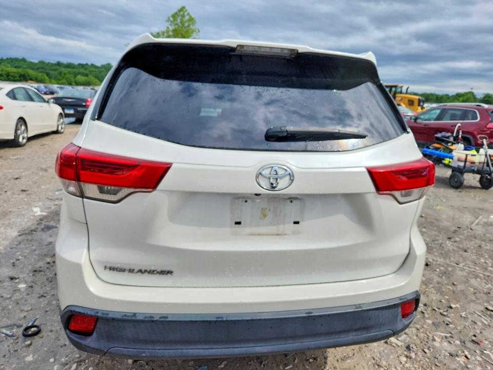 Продаж на аукціоні авто 2018 Toyota Highlander, vin: 5TDZARFH5JS036920, номер лоту: 53919356