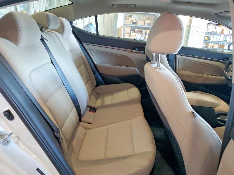 52410206 :رقم المزاد ، 5NPD84LF7HH182358 vin ، 2017 Hyundai Elantra مزاد بيع