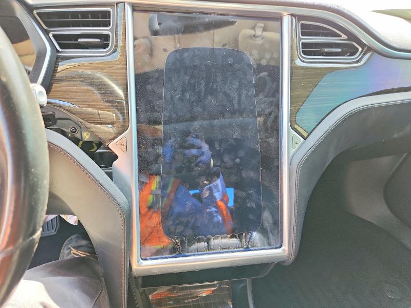 2015 Tesla Model S მანქანა იყიდება აუქციონზე, vin: 5YJSA1E23FF109097, აუქციონის ნომერი: 54634136