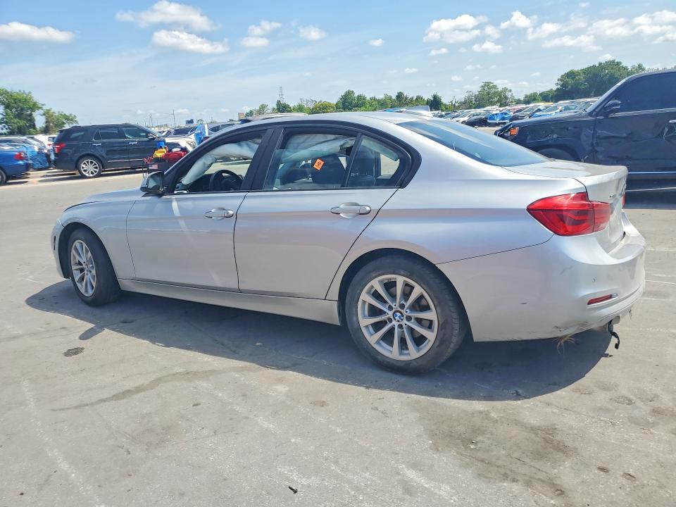 51962556 :رقم المزاد ، WBA8E5G52HNU23077 vin ، 2017 Bmw 320 مزاد بيع
