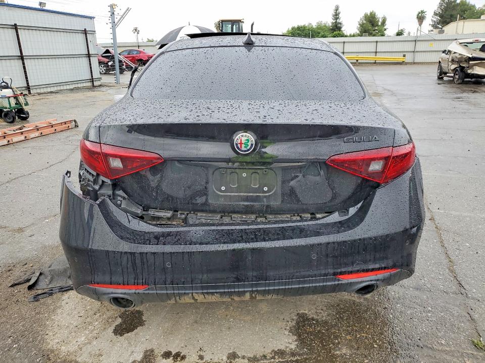 52037376 :رقم المزاد ، ZARFAMBN6M7646069 vin ، 2021 Alfa Romeo Giulia مزاد بيع