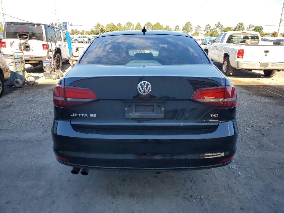 53141936 :رقم المزاد ، 3VWB67AJ1HM365347 vin ، 2017 Volkswagen Jetta مزاد بيع