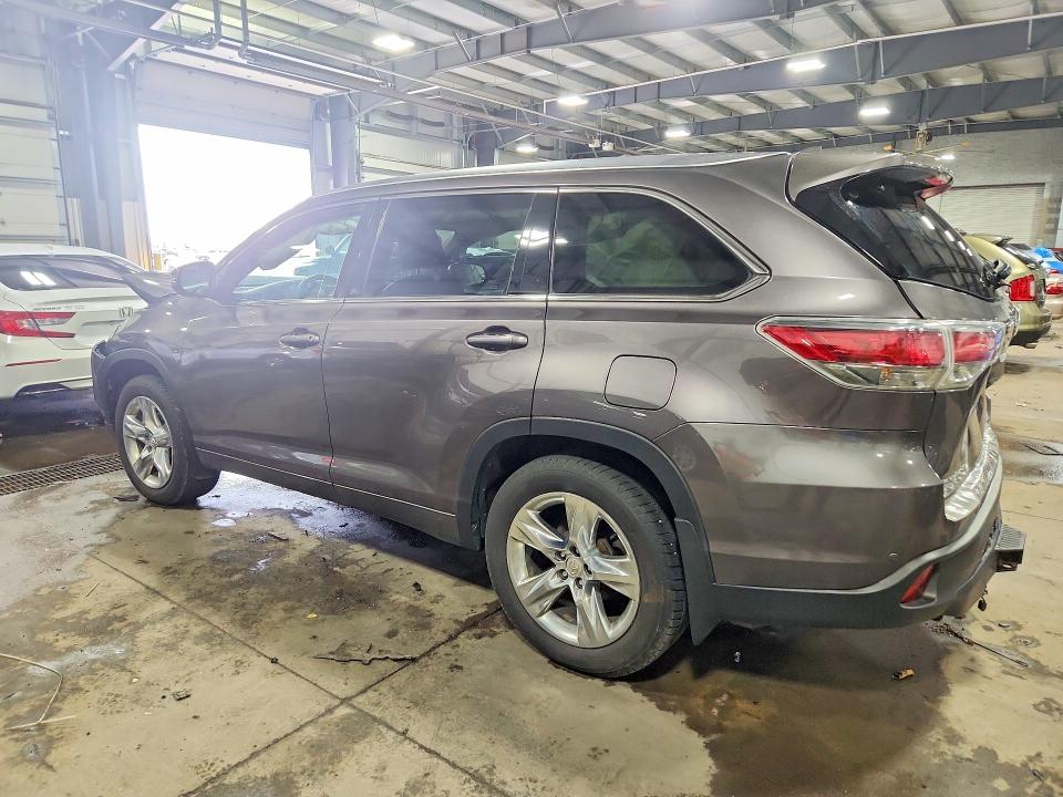 52858966 :رقم المزاد ، 5TDDKRFH7FS084031 vin ، 2015 Toyota Highlander مزاد بيع