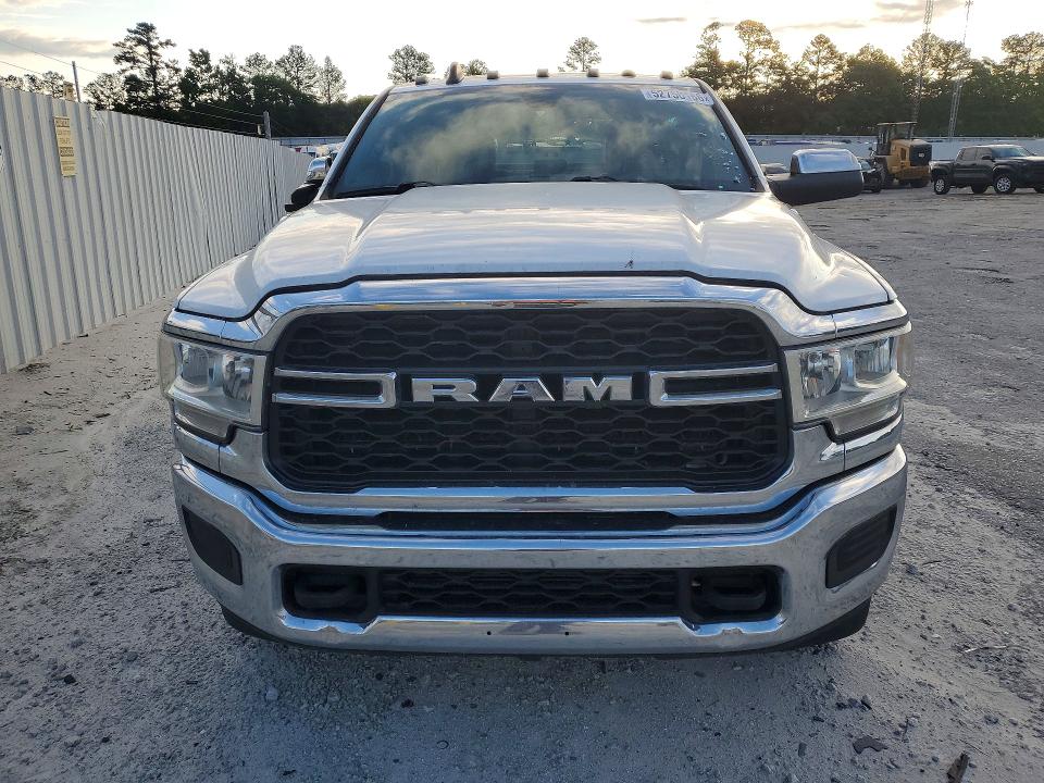 52750166 :رقم المزاد ، 3C63RRGL0MG588367 vin ، 2021 Ram 3500 مزاد بيع