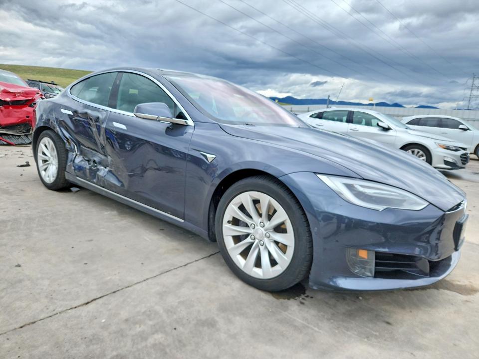 55053836 :رقم المزاد ، 5YJSA1E23HF188967 vin ، 2017 Tesla Model S مزاد بيع