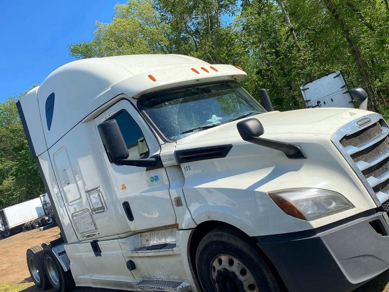 Продажа на аукционе авто 2018 Freigliner Cascadia 126, vin: 3AKJHHDR6JSJR0257, номер лота: 52768206