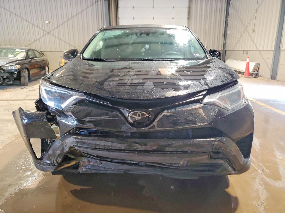 Продаж на аукціоні авто 2018 Toyota Rav4, vin: 2T3BFREV7JW815745, номер лоту: 53920986