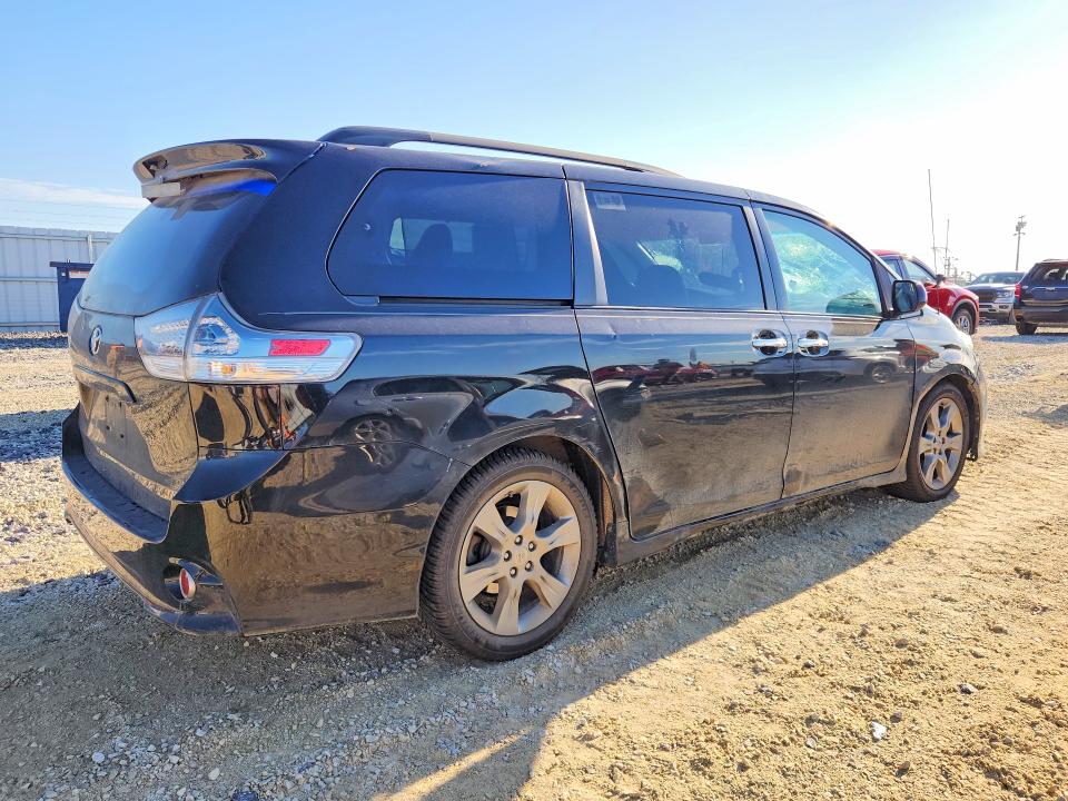 52269646 :رقم المزاد ، 5TDXK3DC5DS383970 vin ، 2013 Toyota Sienna مزاد بيع