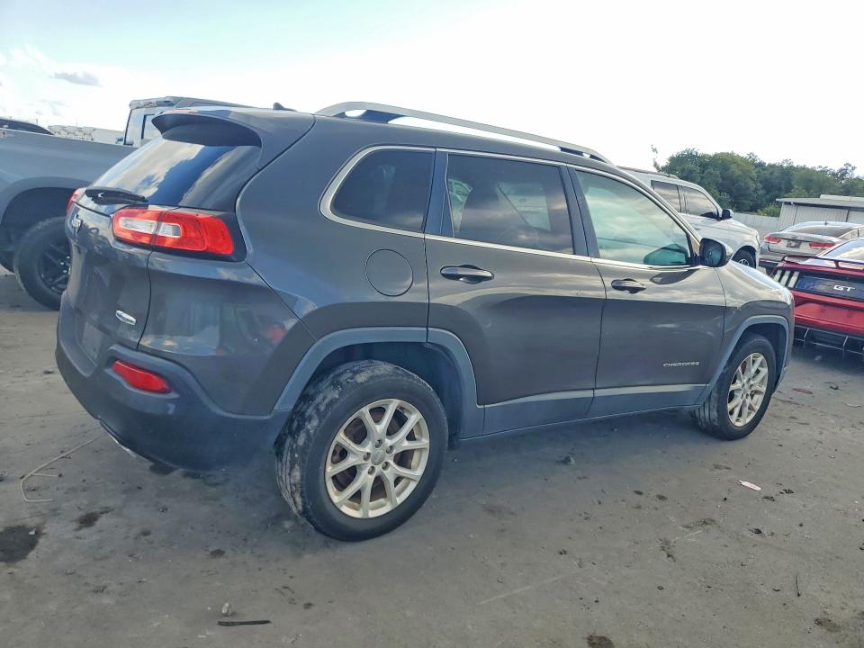 53925086 :رقم المزاد ، 1C4PJMCS0FW571526 vin ، 2015 Jeep Cherokee مزاد بيع