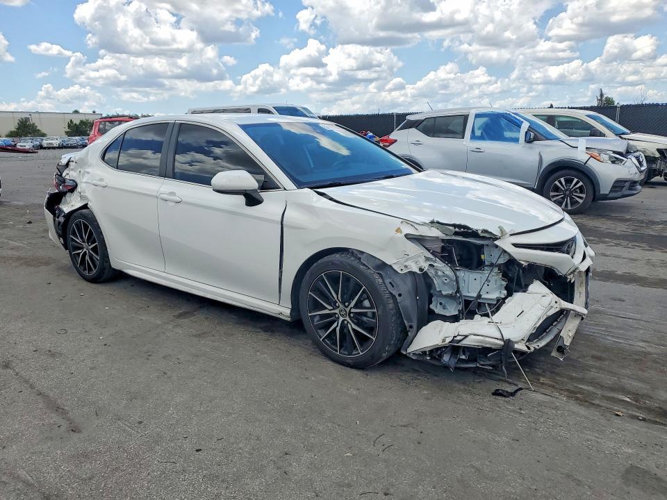 2021 Toyota Camry მანქანა იყიდება აუქციონზე, vin: 4T1G11AK8MU431679, აუქციონის ნომერი: 54491866
