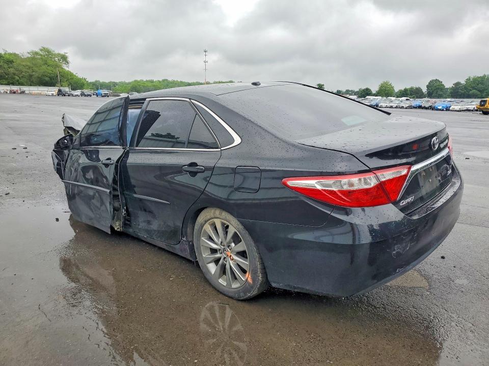 55220266 :رقم المزاد ، 4T1BF1FK9HU655215 vin ، 2017 Toyota Camry مزاد بيع
