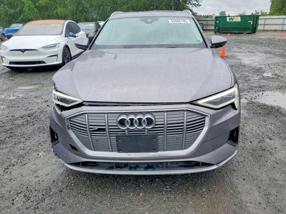 53088706 :رقم المزاد ، WA1VABGE2KB020767 vin ، 2019 Audi E-tron مزاد بيع