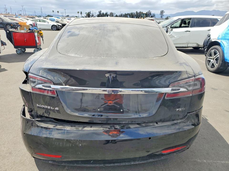 55045946 :رقم المزاد ، 5YJSA1E23JF276987 vin ، 2018 Tesla Model S مزاد بيع