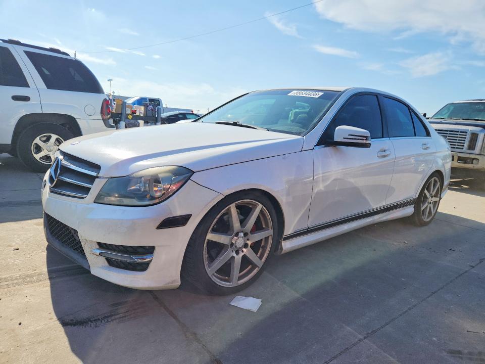 55634436 :رقم المزاد ، WDDGF4HB4ER314561 vin ، 2014 Mercedes-benz C مزاد بيع