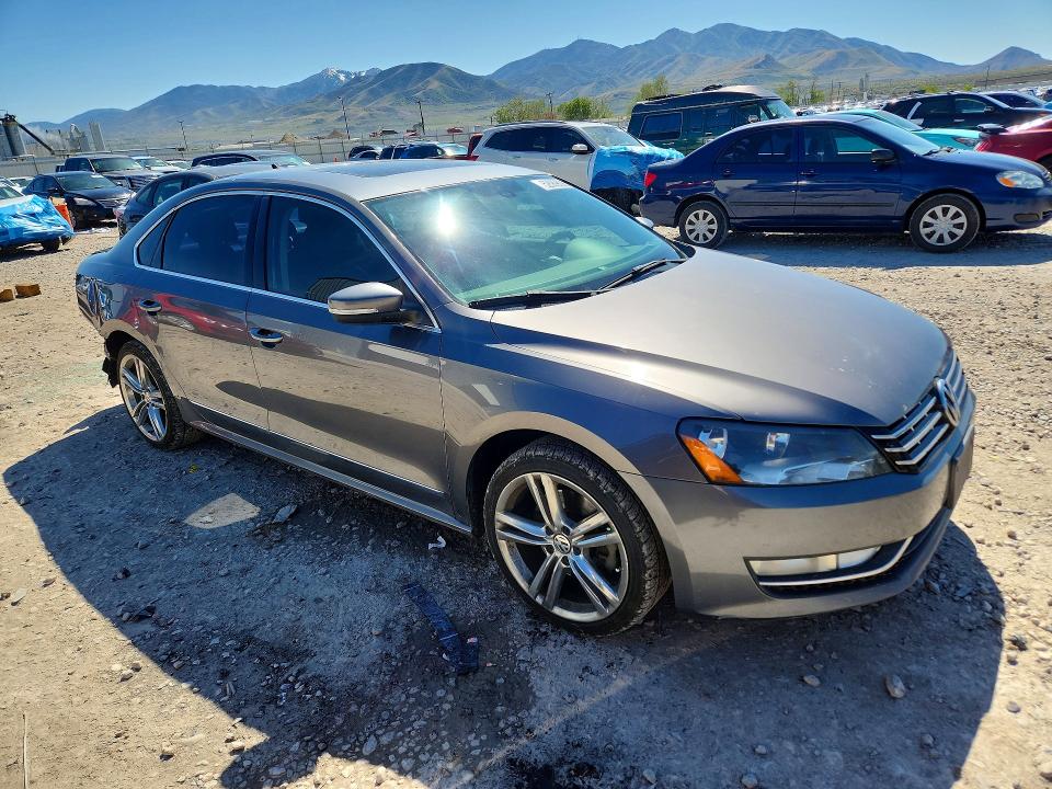 52589806 :رقم المزاد ، 1VWCN7A30DC137392 vin ، 2013 Volkswagen Passat مزاد بيع