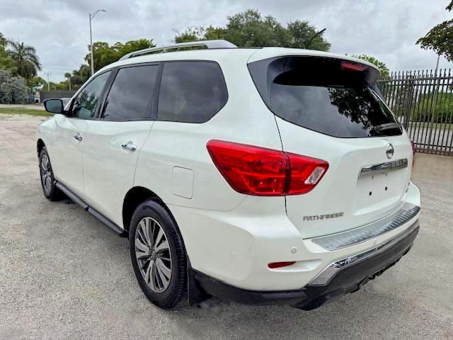 Продажа на аукционе авто 2017 Nissan Pathfinder, vin: 5N1DR2MM1HC627750, номер лота: 55023996