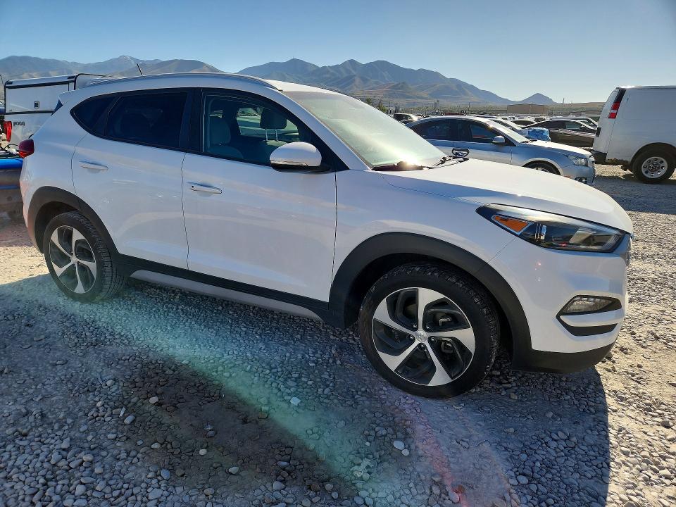 54663526 :رقم المزاد ، KM8J3CA25HU369594 vin ، 2017 Hyundai Tucson مزاد بيع