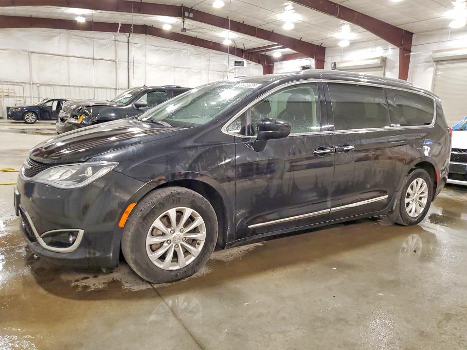2018 Chrysler Pacifica მანქანა იყიდება აუქციონზე, vin: 2C4RC1BG2JR252693, აუქციონის ნომერი: 53545626